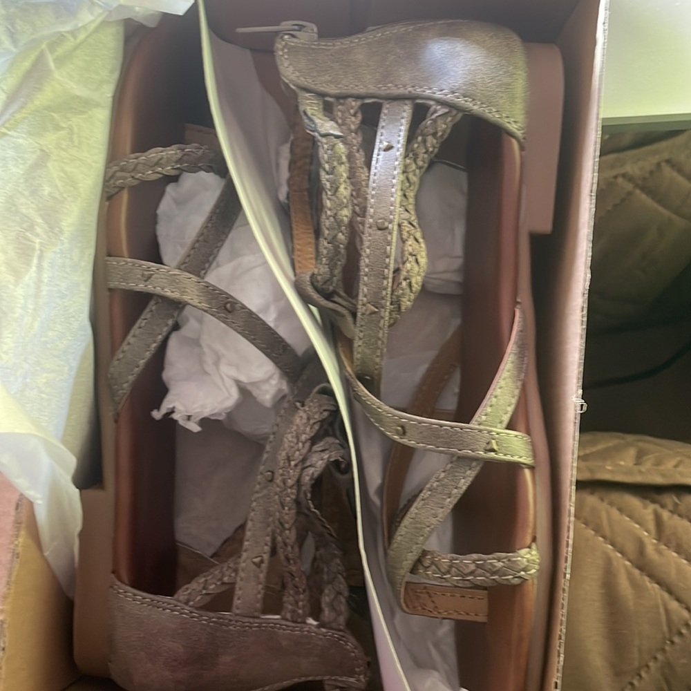 Sandals - Picture 7 of 7